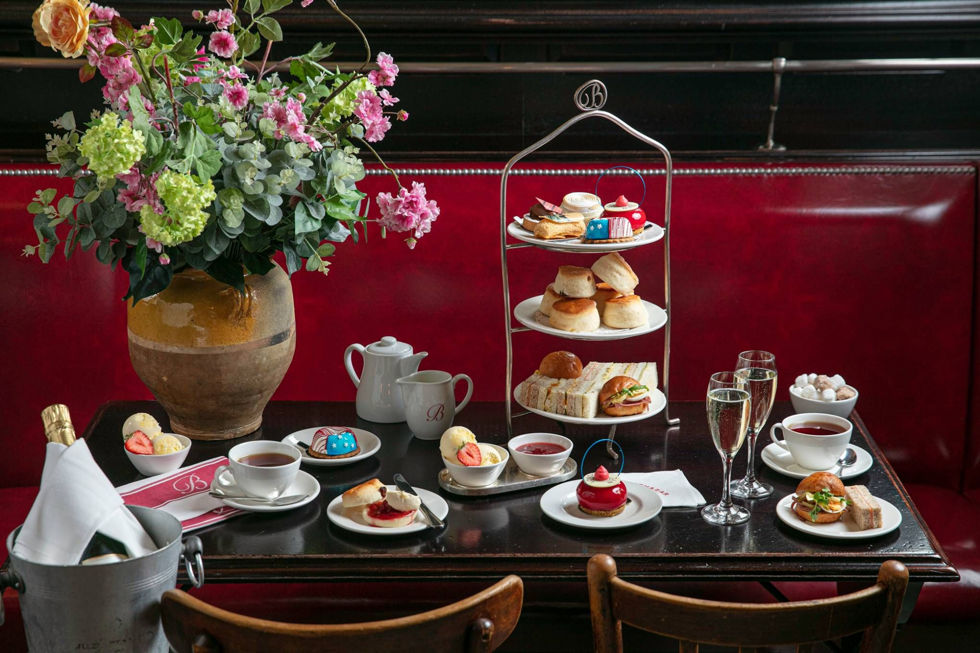 Traditional Christmas tea stop near Piccadilly